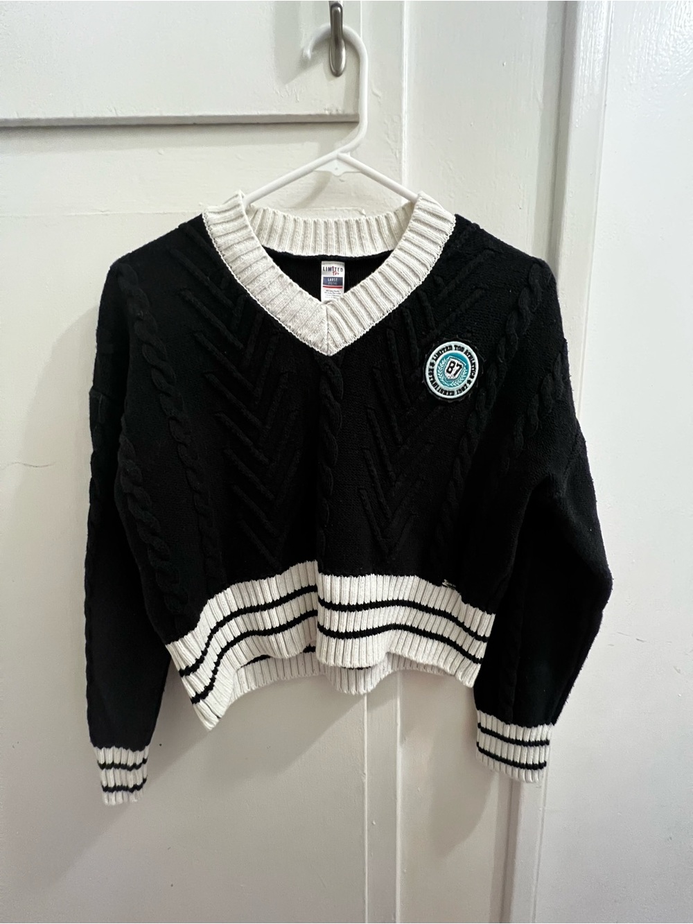 Limited Too Black & White V‑Neck Cable Knit Cropped Sweater